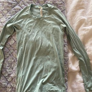 Light green Lululemon swiftly tech long sleeve size 4